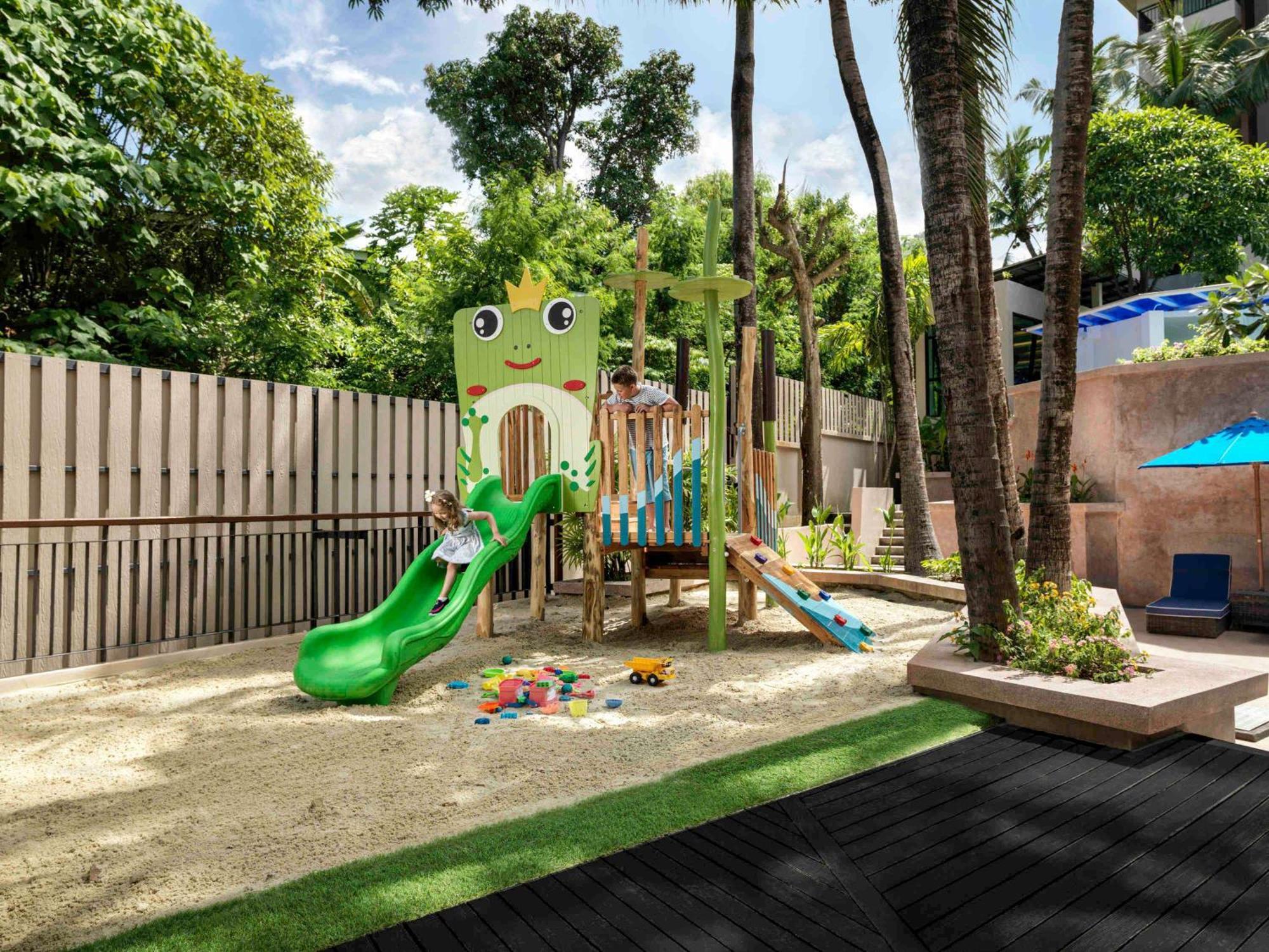 Novotel Phuket Avista And מלון