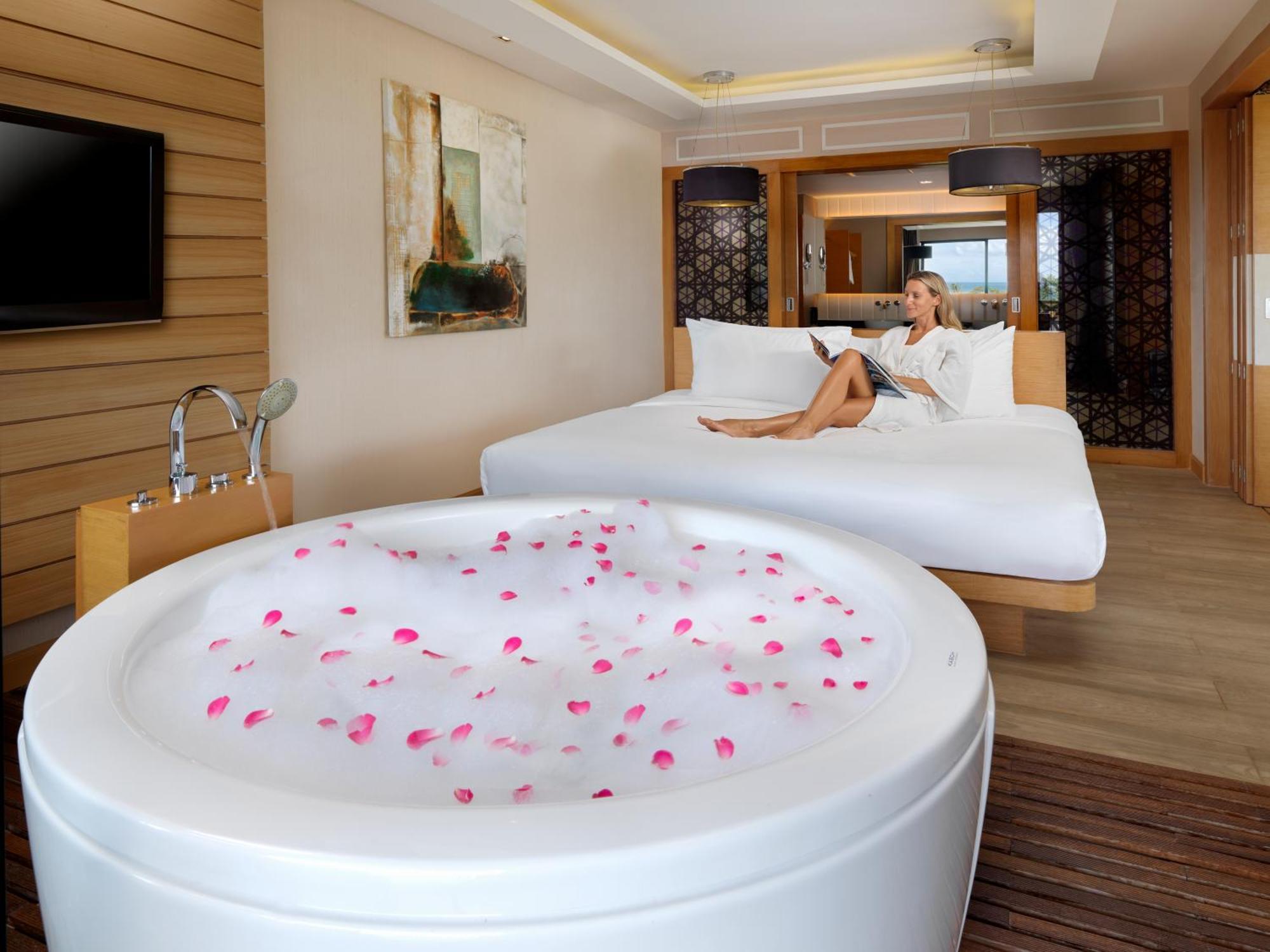 Novotel Phuket Avista And מלון