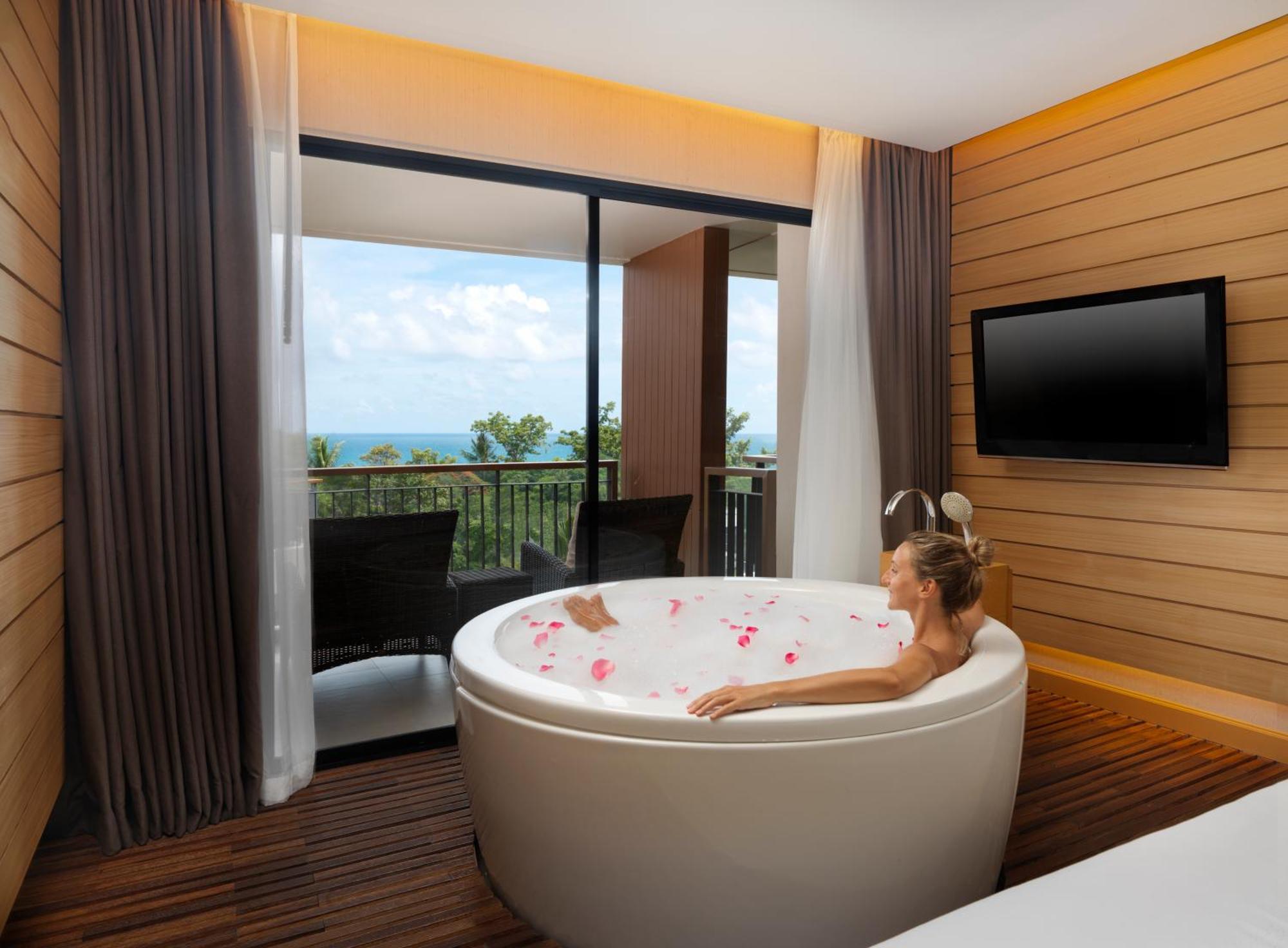 מלון Novotel Phuket Avista And 5*